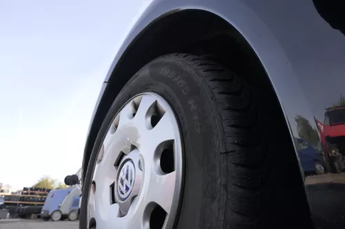 VW New Beetle 9C Kotflügel vorne links schwarz L041 1C0821103H (163954)