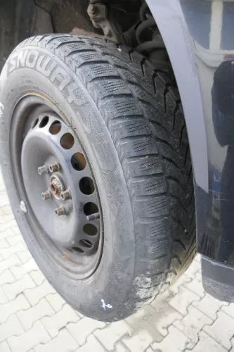 2x A4 B5 A6 4B Passat 3BG Felgen Reifen Winterreifen M+S 195/65 R15 91H ca.4-5mm (164009)