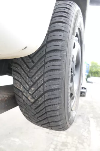 Polo 6R 9N Ibiza Felgen 185/60 R14 82T Allwetter M+S 6jx15 ET43 Reifen 4-7mm (164175)