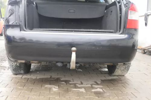 Audi A4 8E B6 Kombi Avant Stoßstange hinten mit Spoiler schwarz LZ9W