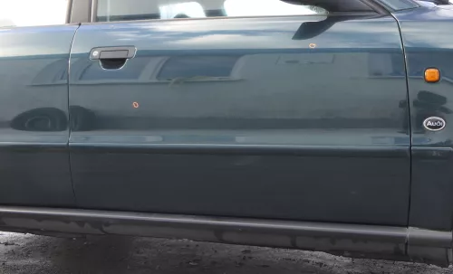 Audi A4 B5 Tür nur Türblatt vorn rechts Beifahrertür grün LZ6U Kombi Limo