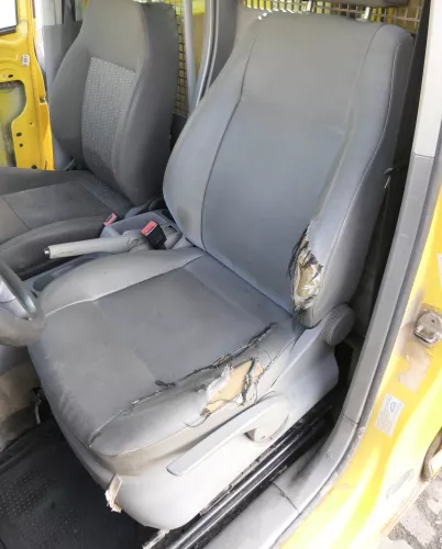 VW Caddy 3 2k Sitz Fahrersitz vorne links Fahrer (ohne Kopfstütze) (164546)