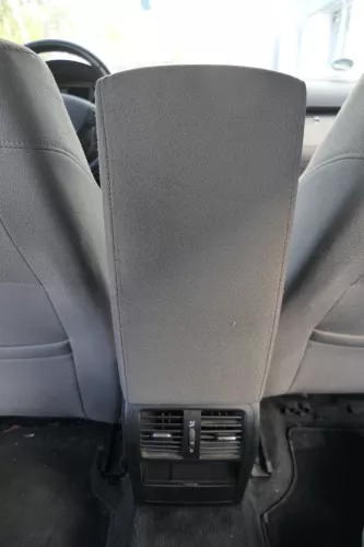 VW Passat 3C Mittelarmlehne Armlehne Fach Deckel braun latte macchiato (164585)