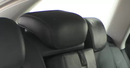 Audi A4 B8 8K Kopfstütze hinten in der Mitte schwarz Leder Milano (164601)