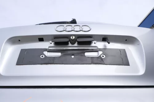 Audi A3 8L bis cBj. ca1999 Heckklappe Kofferraumklappe Klappe hinten LY7M silber (164796)