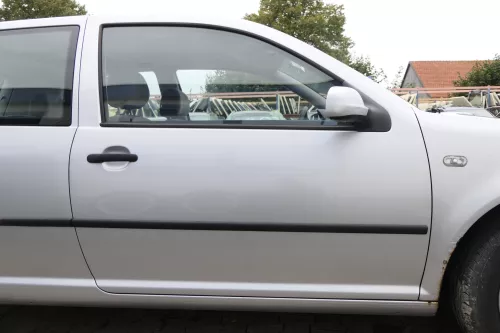 VW Golf 4 Tür vorne rechts Beifahrertür 2/3-Türer LA7W silber grau ohnAnbauteile