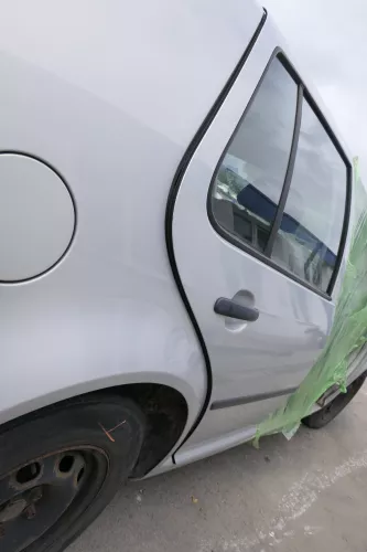 VW Golf 4 Limousine Tür hinten rechts silber grau LB7Z satinsilber (KEINkombi) (164929)