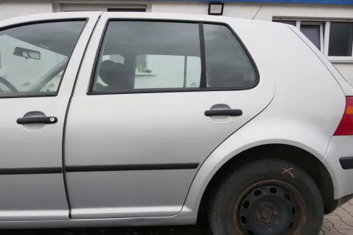 VW Golf 4 Limousine Tür hinten links silber grau LB7Z (KEINkombi)