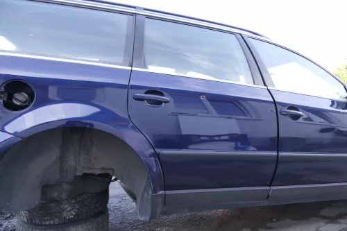 VW Passat 3B 3BG 3B6 Kombi Avant Tür hinten rechts mit Scheibe blau LB5N