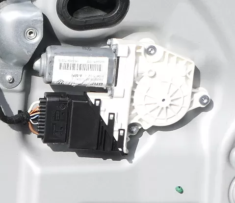 VW Touran 1T ektrischer Fensterheber Motor hinten links 1K0959703E L01