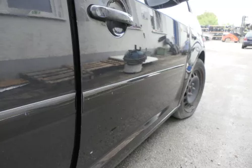 VW Touran 1T3 1T Tür vorne rechts Beifahrertür schwarz LC9Z ohne Anbauteile (165048)