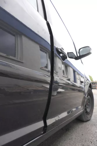 VW Touran 1T3 1T Tür vorne rechts Beifahrertür schwarz LC9Z ohne Anbauteile (165048)