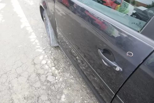 VW Touran 1T 1T3 Tür vorne links Fahrertür schwarz LC9Z OHNE Anbauteile Cross (165050)