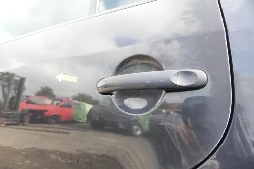 VW Touran 1T 1T3 Tür hinten links schwarz LC9Z Cross (165051)