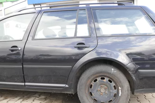 VW Golf 4 Bora Tür hinten links nur Kombi / Variant schwarz LC9Z