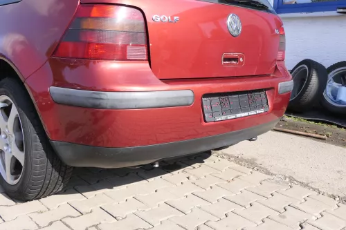 VW Golf 4 Limousine Stoßstange hinten Heckstoßstange Stoßfänger rot braun LC3K (165276)