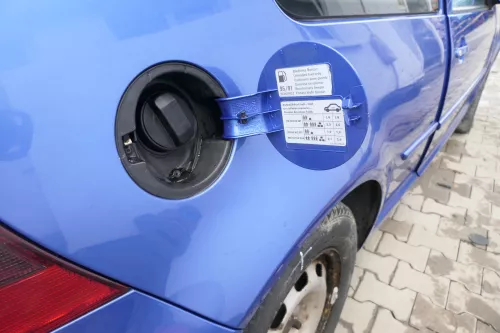 VW Golf 4 Limousine Tankdeckel Deckel Tank Tankverschluß blau LW5Y (165327)