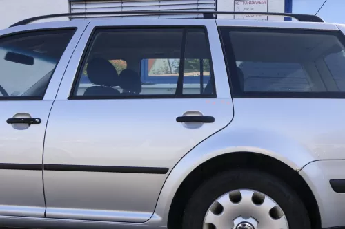 VW Golf 4 Bora Tür hinten links nur Kombi / Variant silber LA7W - ohne Anbauteil