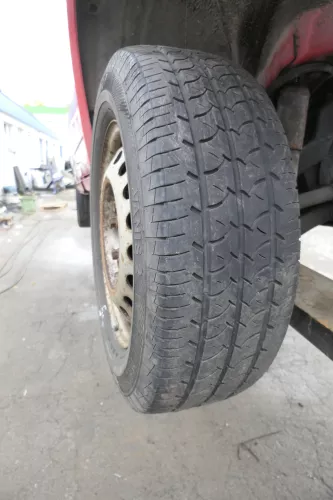 4x VW T4 Felgen Reifen 205/65 R15C 102/101T Sommerreifen 6jx15H2 ET55 # 4-5mm (165437)