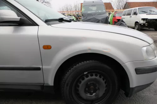 VW Passat 3B Kotflügel vorne rechts silber LB7Z grau