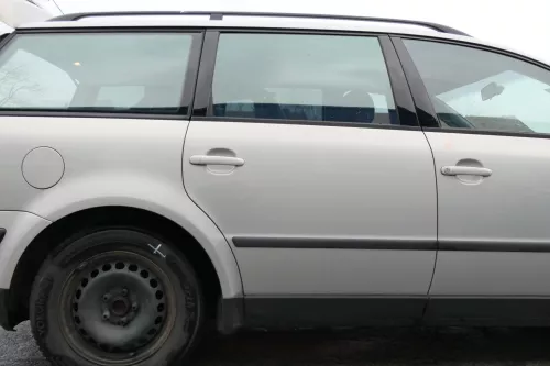 VW Passat 3B 3BG 3B6 Kombi Avant Tür hinten rechts mit Scheibe grau silber LB7Z