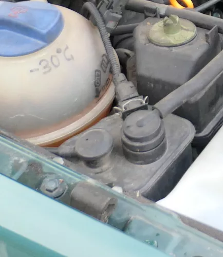 VW Golf Octavia Aktivkohlefilter Aktivhohlebehälter 1J0201801C Druckventil eckig