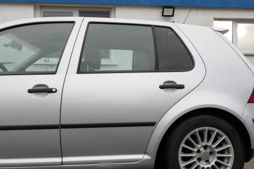 VW Golf 4 Limousine Tür hinten links silber LA7W (KEINkombi)