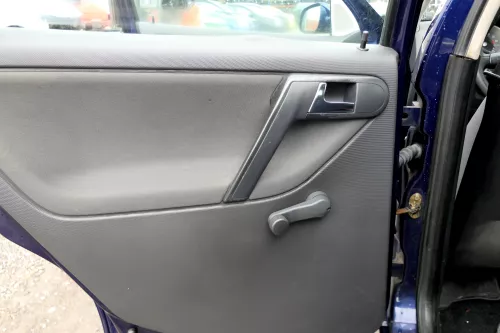 1x VW Polo 6N2 Türverkleidung Verkleidung Tür hinten links 4/5-Türer off-black (165758)