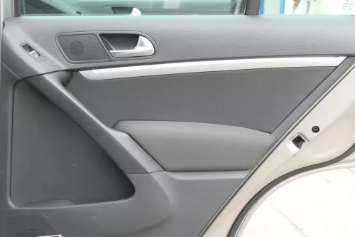 VW Tiguan 5N Türverkleidung Verkleidung Tür vorne+hinten Dynaudio schwarz (165941)