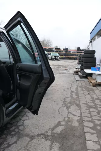 VW Golf 4 Bora Tür hinten rechts nur Kombi /Variant grau LC7V ohne Anbauteile (166102)