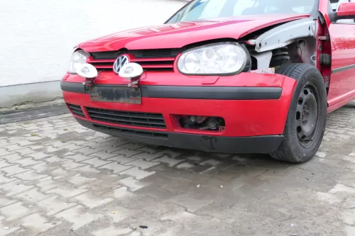 VW Golf 4 Stoßstange vorne Frontstoßstange Stoßfänger rot LY3D SWR (166130)