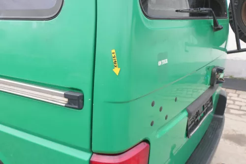 VW T4 Transporter Heckklappe Klappe hinten Kofferraumklappe grün Polizei Scheibe (166178)