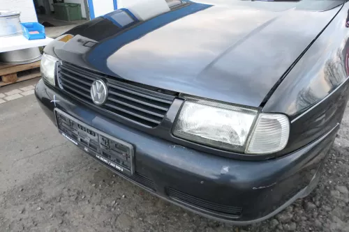 VW Polo Kombi 6K Kühlergrill Grillleiste vorne Leiste Grill VW schwarz LC9Z Zeic (166303)