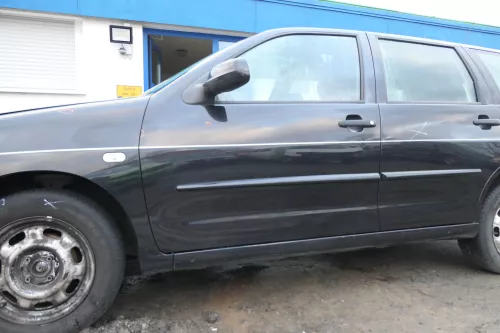 VW Polo Variant Kombi 6Kv oder Caddy 9Kv Tür vorne links schwarz LC9Z