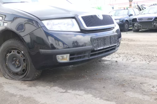 Skoda Fabia 6Y Stoßstange Stoßfänger vorne schwarz LF9R 2000-2004 (166382)