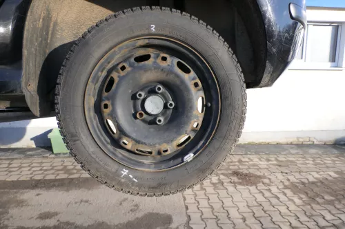 2x Polo 6R 9N Ibiza Felgen 185/60 R14 82T Winterreifen M+S 6jx15 ET38 Reifen 7mm (166406)