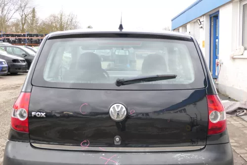 VW Fox 5Z Heckklappe Kofferraumklappe Klappe hinten + Scheibe schwarz L041