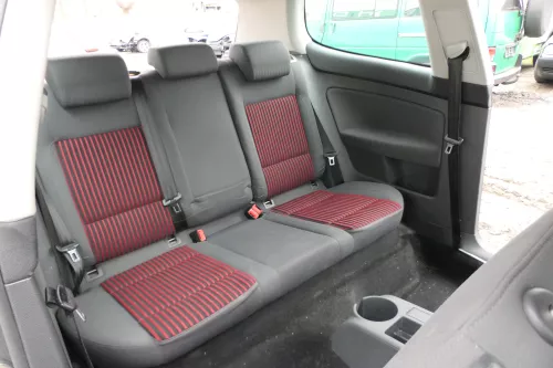 VW Golf 5 V Sitz Sitze hinten Rückbank Rücksitzbank 3 Punkt Lehne rot (166527)