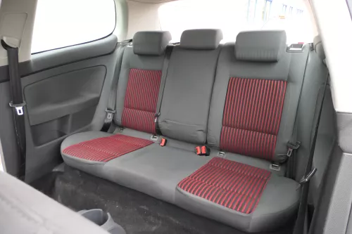 VW Golf 5 V Sitz Sitze hinten Rückbank Rücksitzbank 3 Punkt Lehne rot (166527)