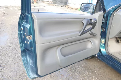 VW Polo 6N Türverkleidung Verkleidung Tür vorne links 2/3-Türer grau i (166602)