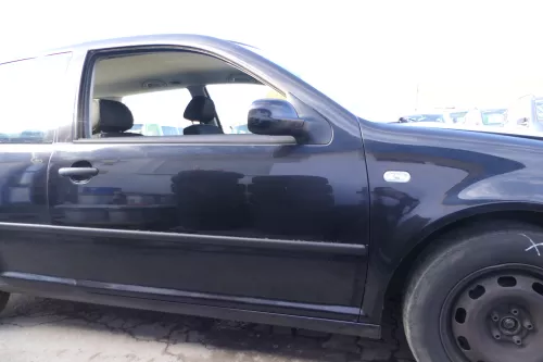 VW Golf 4 Tür vorne rechts Beifahrertür 2/3-Türer schwarz LC9Z ohnAnbautei