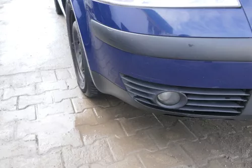 VW Passat 3BG Stoßstange vorne Frontstoßstange Stoßfänger blau LA5E (166640)