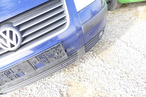 VW Passat 3BG Stoßstange vorne Frontstoßstange Stoßfänger blau LA5E (166640)