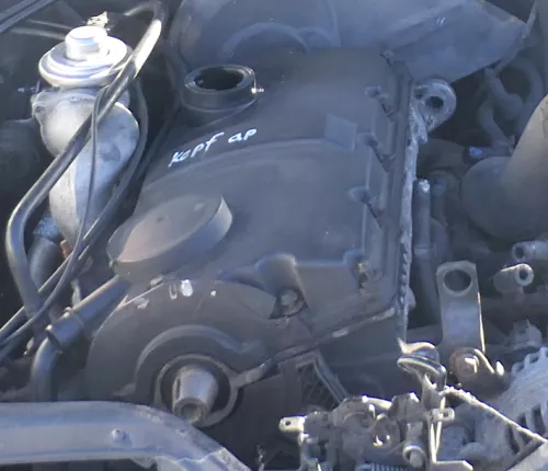 VW Passat 3B Deckel 1,9 TDI 85kw ATJ AJM 038103469AA Ventildeckel