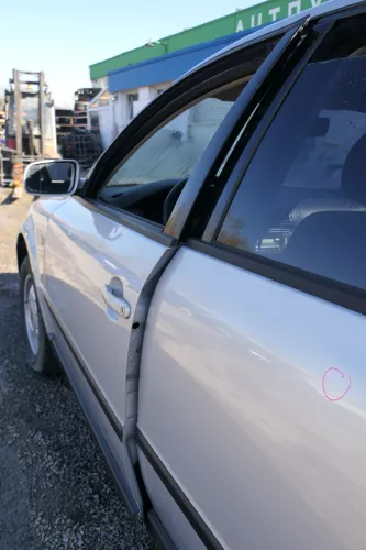 VW Passat 3B 3BG 3B6 Kombi + Limo Tür vorne links Fahrertür grau silber LB7Z ohn (166971)