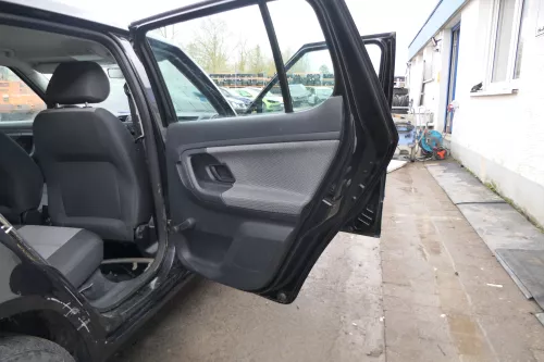1 x Skoda Fabia 5J Stufenheck Türverkleidung Verkleidung Tür hinten rechts (167354)