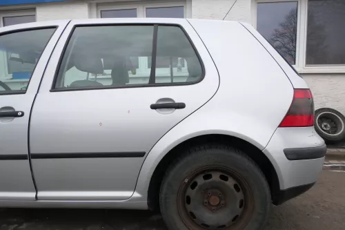VW Golf 4 Limousine Tür hinten links silber LA7W (KEINkombi)