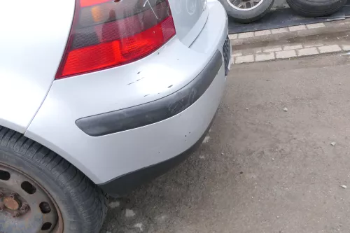 VW Golf 4 Limousine Stoßstange hinten Heckstoßstange Stoßfänger grau LA7W (167448)