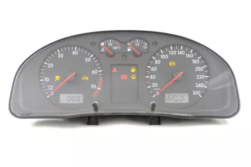 VW Passat 3B Tacho Tachometer Kombiinstrument 235.000km 3B0919861B Benziner