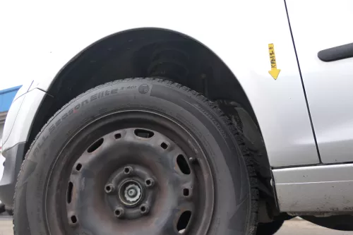 VW Fox Kotflügel vorne links silber LA7W (167482)